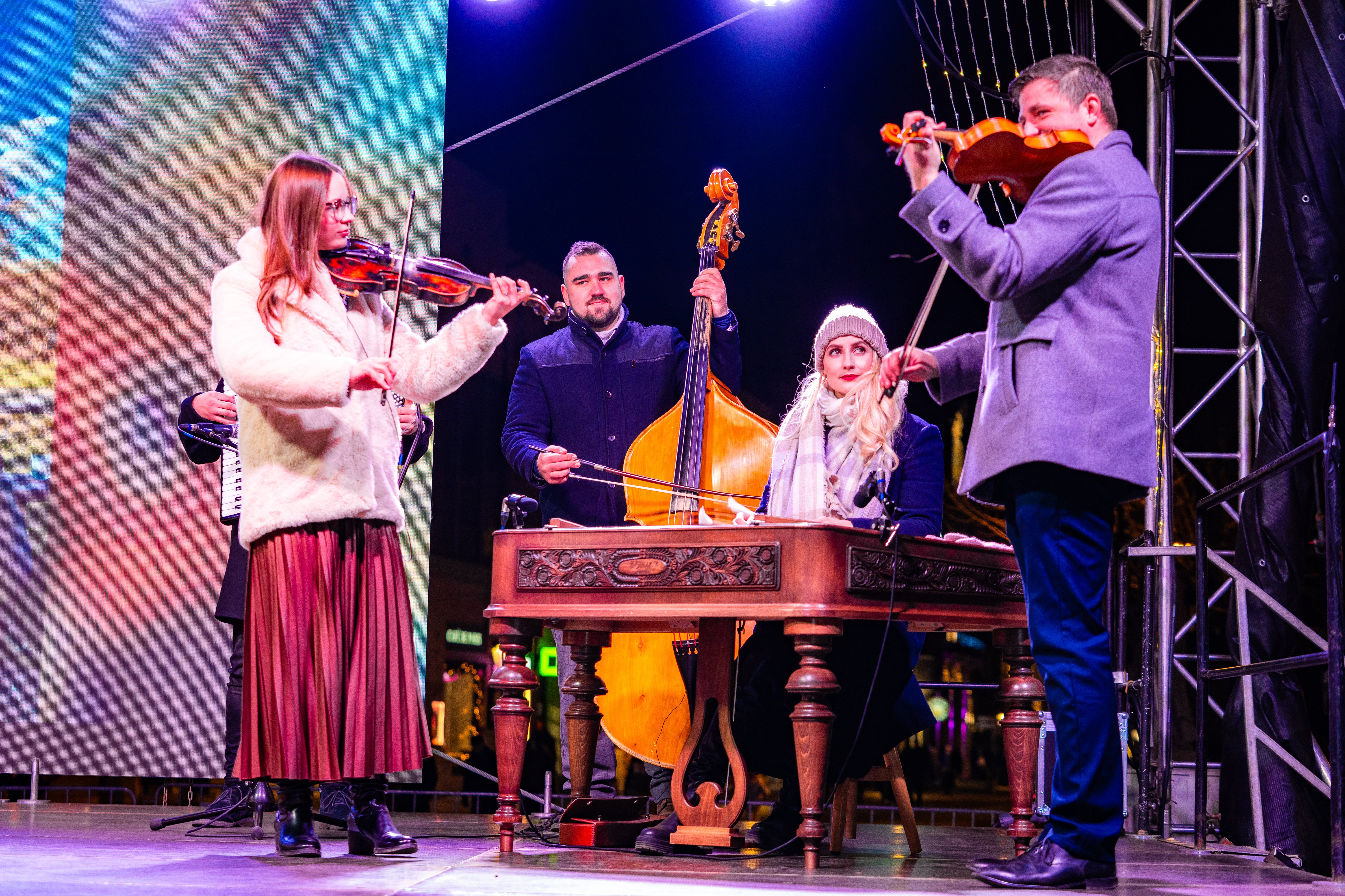 VIANOCNA TELEVIZNA REGINA-27